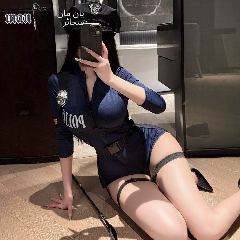 ⁦رجل يدخن جنسي الملابس الداخلية النسائية جنسي لباس ضيق زي ضابط شرطة⁩ - الصورة ⁦4⁩